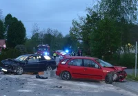 Dwaj kierowcy poszkodowani w nocnym wypadku. Jeden z nich był pod wpływem alkoholu - zdjęcie główne
