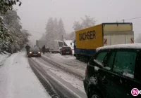 Zima zaskoczyła jesienią - problemy na drodze wojewódzkiej 968 - zdjęcie główne