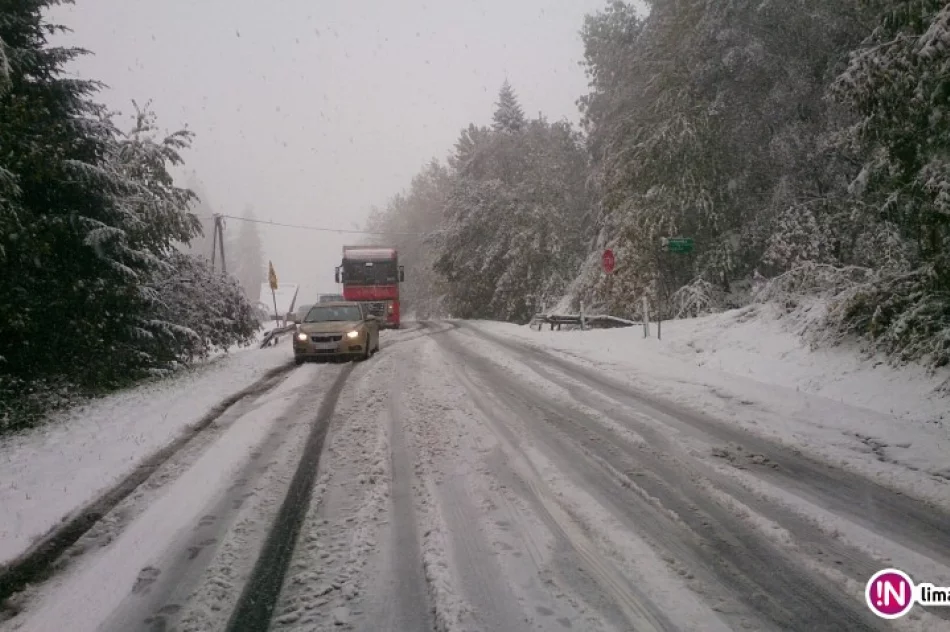Zima zaskoczyła jesienią - problemy na drodze wojewódzkiej 968 - zdjęcie 3