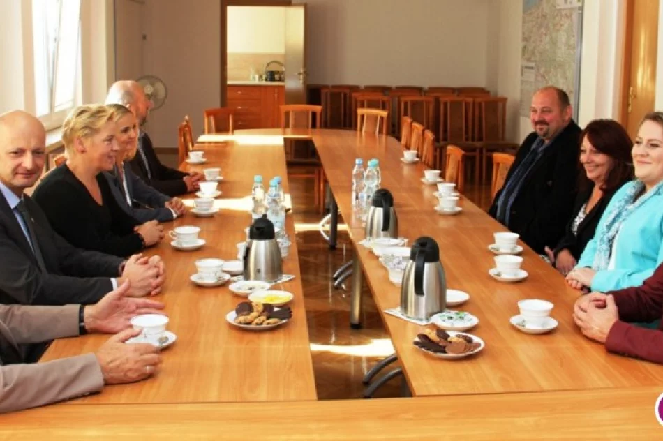 Samorządowcy gościli w zaprzyjaźnionym powiecie - zdjęcie 2