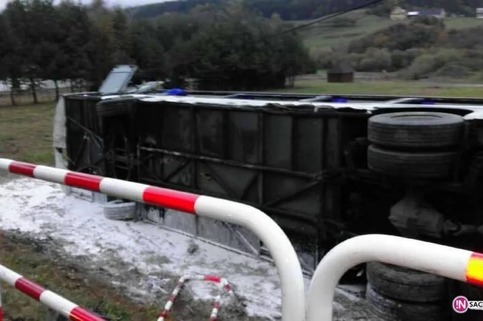 Florynka: Tir zderzył się z autobusem. 5 osób poszkodowanych - zdjęcie 2
