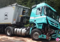 Ciężarówka wypadła z drogi - zdjęcie główne