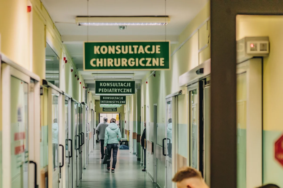 Wprowadzono zakaz odwiedzin w limanowskim szpitalu. Lista telefonów