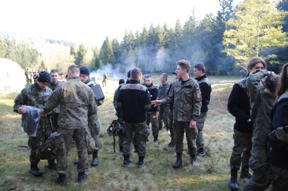 Młodzież na obozie klas wojskowych - zdjęcie 17