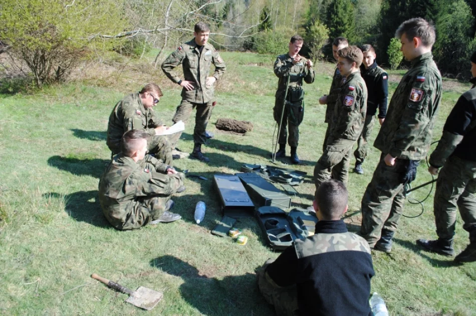 Młodzież na obozie klas wojskowych - zdjęcie 19