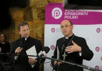 Biskupi do wiernych: nie uczyniliśmy wszystkiego, aby zapobiec krzywdom - zdjęcie główne