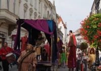 Kuglarze na nowosądeckim rynku. XX Jesienny Festiwal Teatralny rozpoczęty! - zdjęcie główne