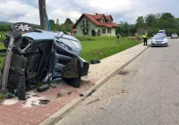 Dachowanie Citroena. Kierowca pod opieką medyków - zdjęcie główne