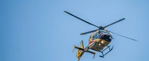 Zderzenie z ciągnikiem, wezwano LPR. DK 28 zablokowana - zdjęcie główne
