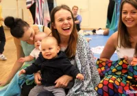 Maluchy tańczą w chuście - zdjęcie główne