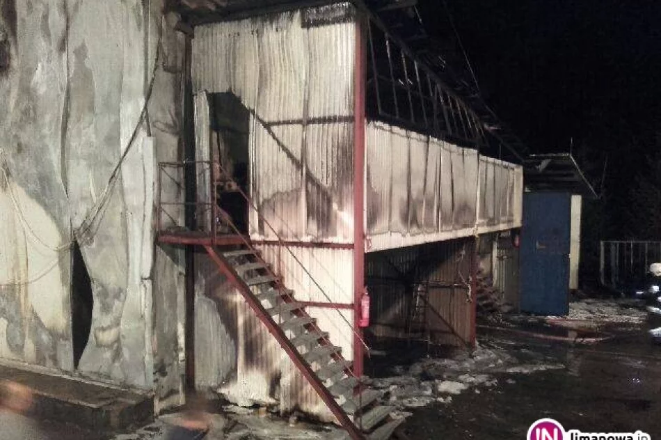 Pożar w zakładzie produkcji opon - zdjęcie 3