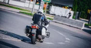 Policjanci i strażacy zabezpieczali wyścig kolarski - zdjęcie 1