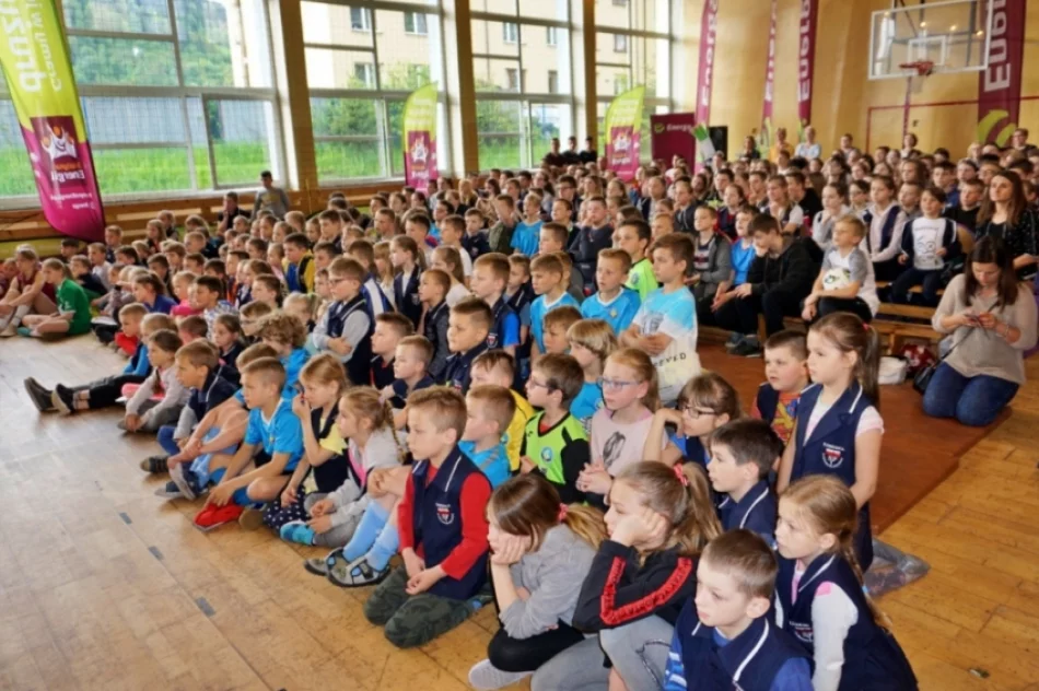 Gwiazdy Sportu odwiedziły szkołę na Limanowszczyźnie - zdjęcie 7