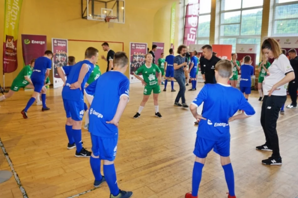 Gwiazdy Sportu odwiedziły szkołę na Limanowszczyźnie - zdjęcie 8