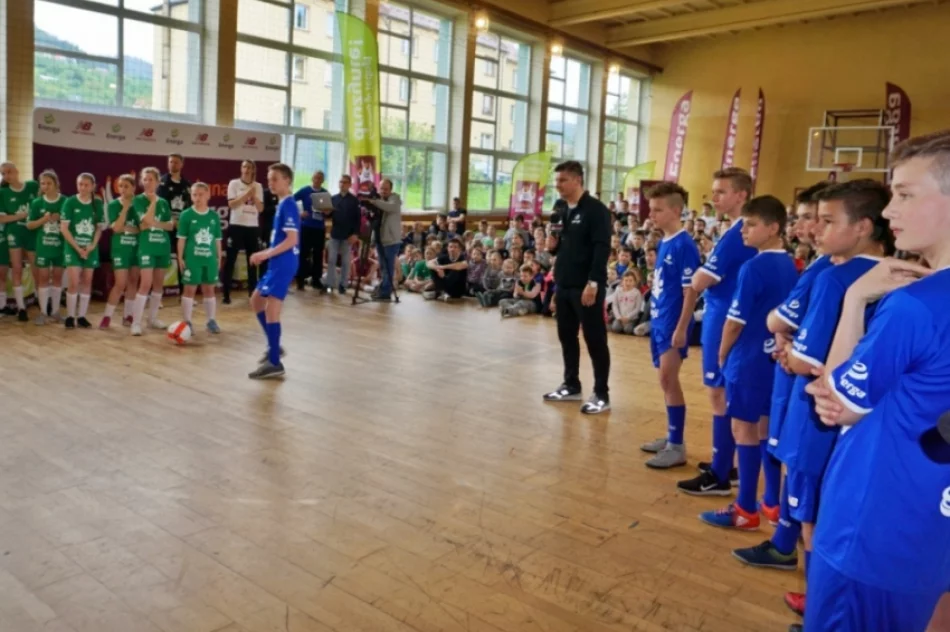 Gwiazdy Sportu odwiedziły szkołę na Limanowszczyźnie - zdjęcie 9