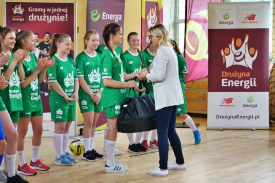 Gwiazdy Sportu odwiedziły szkołę na Limanowszczyźnie - zdjęcie 11