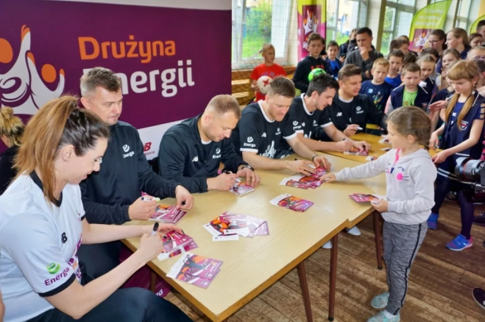 Gwiazdy Sportu odwiedziły szkołę na Limanowszczyźnie - zdjęcie 14