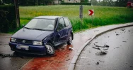 Zderzenie dwóch samochodów na drodze powiatowej - zdjęcie 3