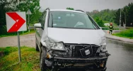 Zderzenie dwóch samochodów na drodze powiatowej - zdjęcie 5