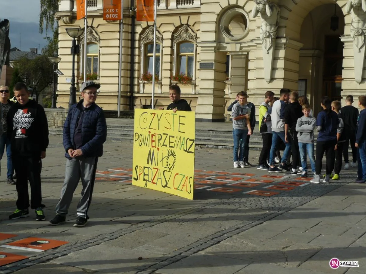 Na rowerach wytwarzali prąd