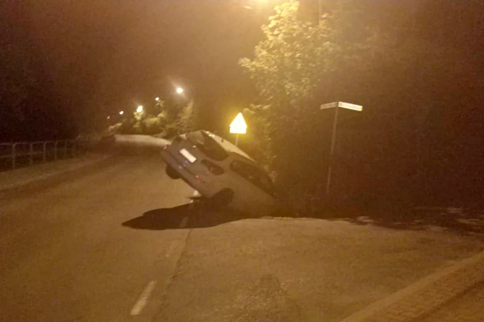 Pijany kierowca wjechał do rowu koło komendy - zdjęcie 2