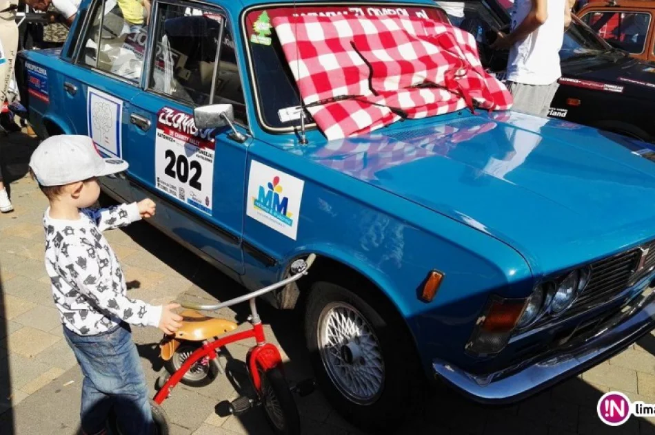 'Blue Jimmy' na trasie - limanowska załoga uczestniczy w 'Złombolu 2016' - zdjęcie 2