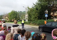 Uczyli zasad bezpieczeństwa najmłodszych uczniów 'czwórki' - zdjęcie główne