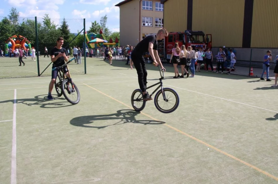 Rodzinna zabawa na Dzień Dziecka - zdjęcie 15