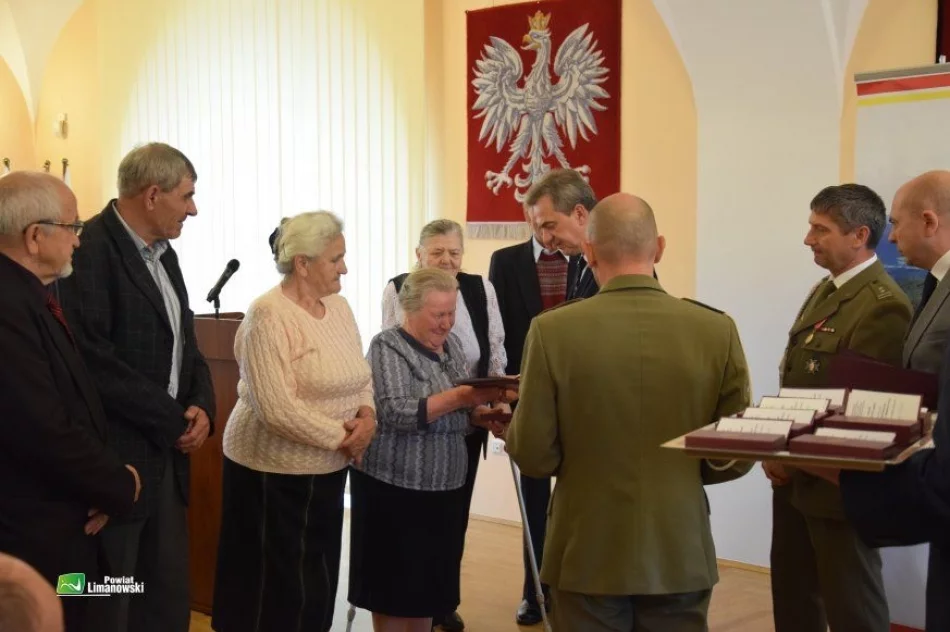 Odznaczenia dla rodziców za służbę wojskową synów - zdjęcie 2