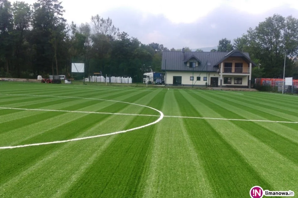 Boisko ze sztuczną nawierzchnią gotowe. Kosztowało prawie 780 tys. zł - zdjęcie 3