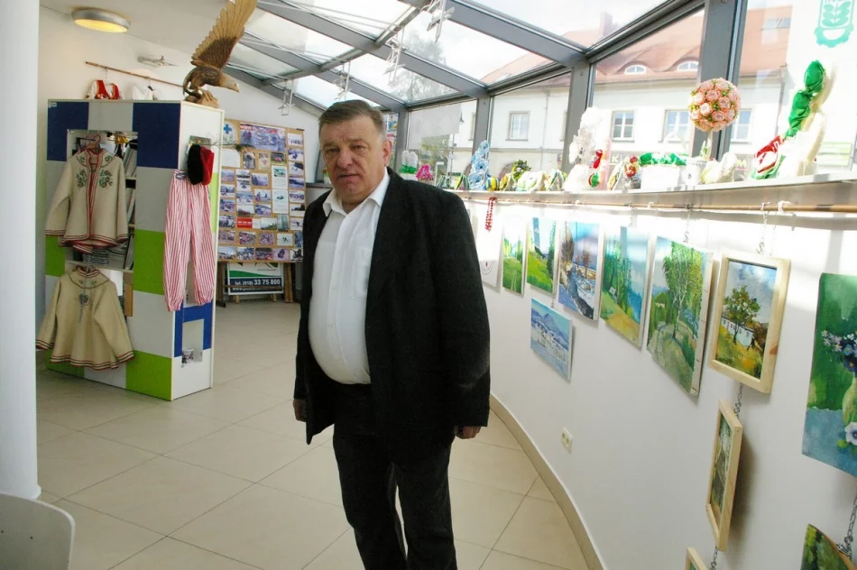 Wernisaż prac uczestników Warsztatów Artystycznych „Czerwone Korale” z Pisarzowej w PCIT - zdjęcie 18