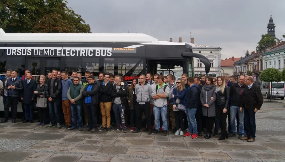 Porzucili samochody dla autobusu - zdjęcie 1