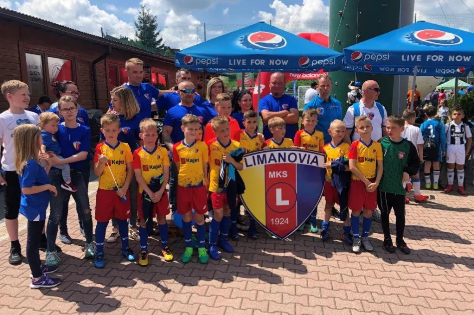 Potęgi piłkarskie w starciu z Limanovią - zdjęcie 16