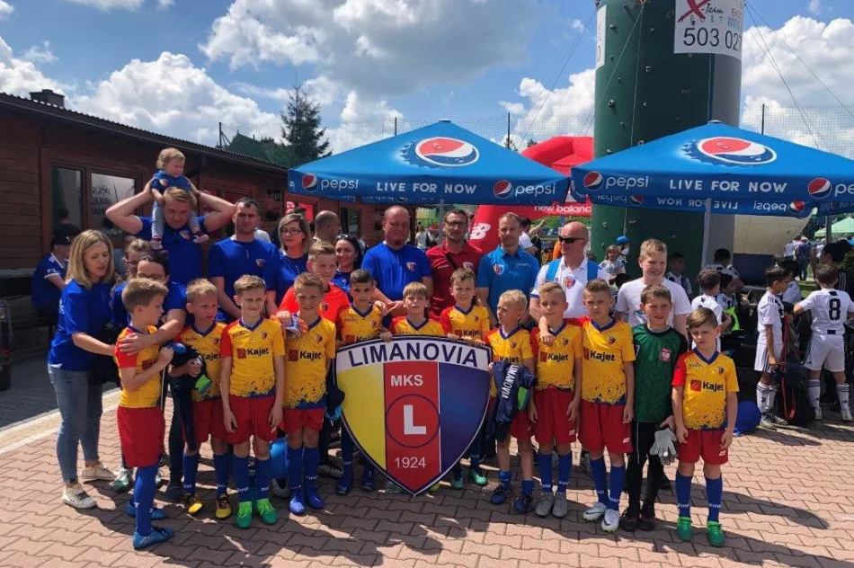 Potęgi piłkarskie w starciu z Limanovią - zdjęcie 17
