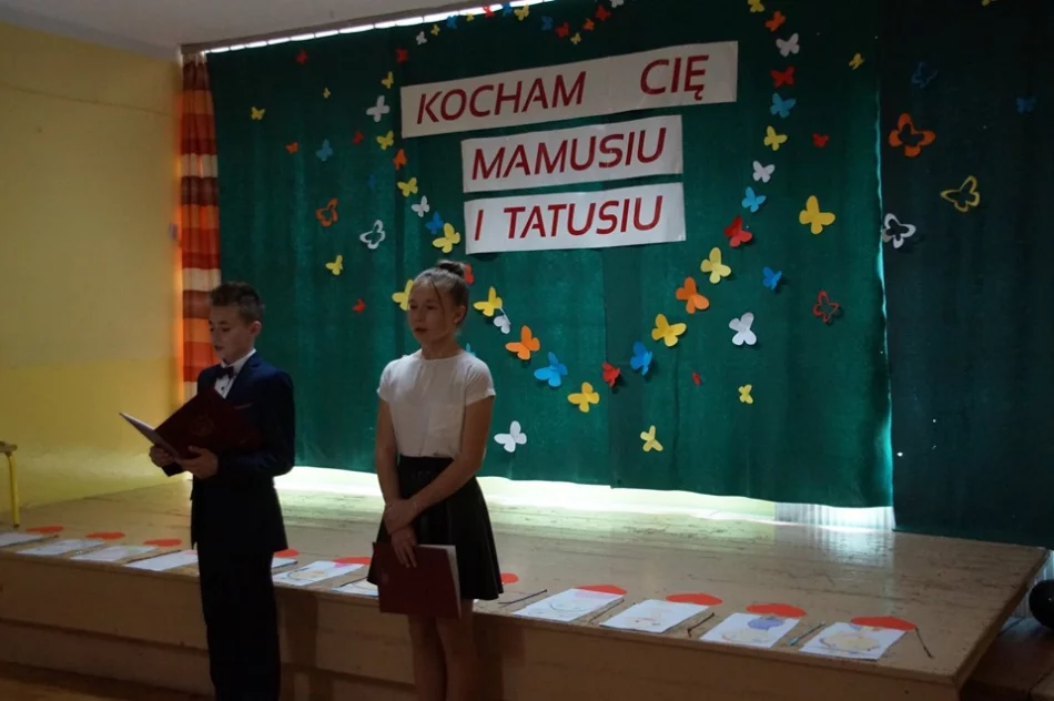 Dzień Mamy i Taty w Szkole Podstawowej w Kaninie - zdjęcie 2