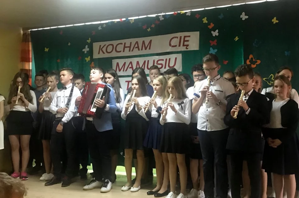 Dzień Mamy i Taty w Szkole Podstawowej w Kaninie - zdjęcie 5