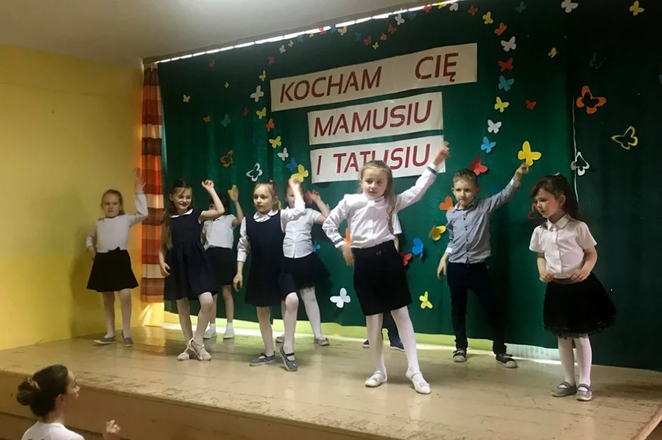 Dzień Mamy i Taty w Szkole Podstawowej w Kaninie - zdjęcie 6