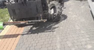 Ciągnik zderzył się z samochodem - zdjęcie 2