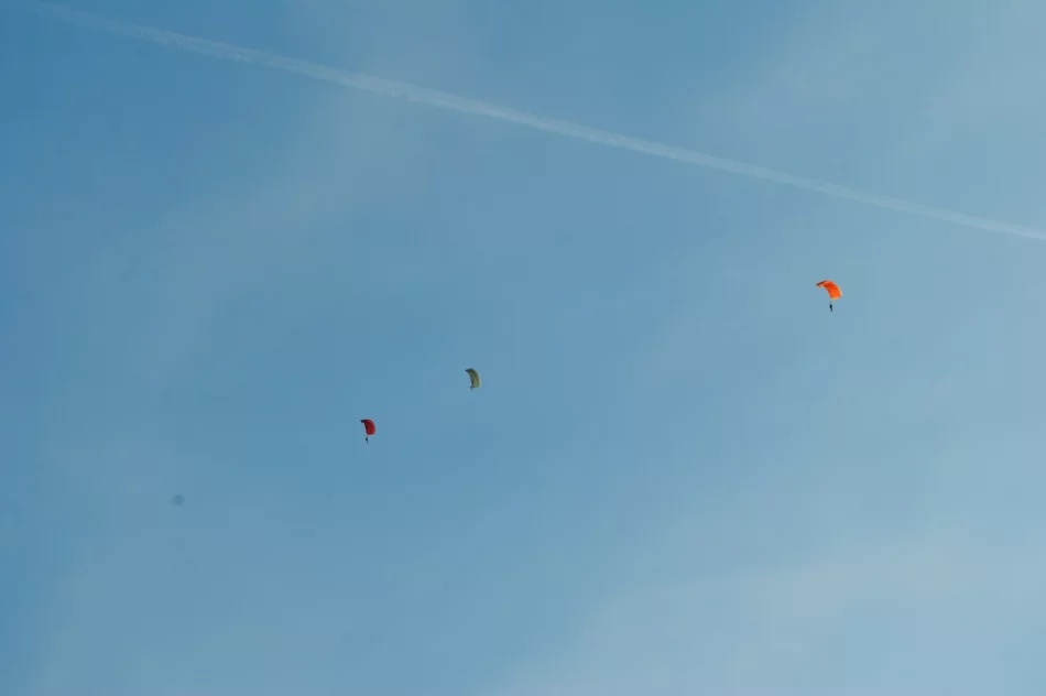 Uczniowie skakali z 1200 m - zdjęcie 5