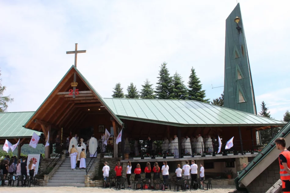 XIII Zjazd Szkolnych Kół Caritas z diecezji tarnowskiej w Pasierbcu - zdjęcie 2