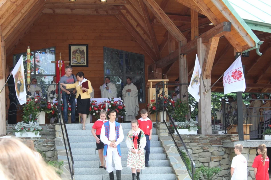 XIII Zjazd Szkolnych Kół Caritas z diecezji tarnowskiej w Pasierbcu - zdjęcie 12