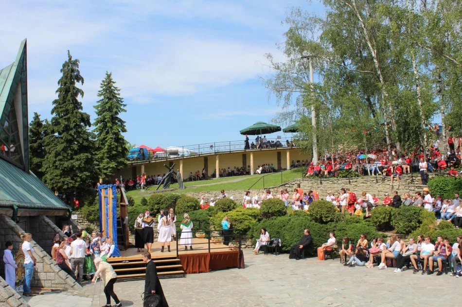 XIII Zjazd Szkolnych Kół Caritas z diecezji tarnowskiej w Pasierbcu - zdjęcie 15