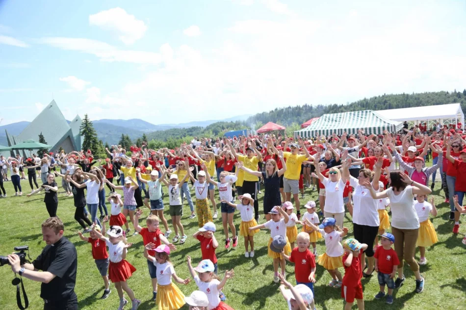 XIII Zjazd Szkolnych Kół Caritas z diecezji tarnowskiej w Pasierbcu - zdjęcie 18