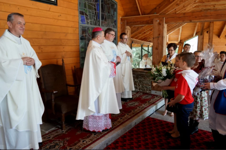 Prawie 2 tysiące szkolnych kół Caritas spotkało się w sanktuarium na Limanowszczyźnie - zdjęcie 4
