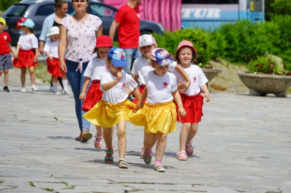 Prawie 2 tysiące szkolnych kół Caritas spotkało się w sanktuarium na Limanowszczyźnie - zdjęcie 9