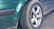 Nawierzchnia drogi doraźnie poprawiona. Wcześniej kierowca uszkodził samochód - zdjęcie 4