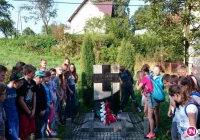 Gimnazjaliści na ścieżce edukacyjno-historycznej uczyli się o „Cichociemnych” - zdjęcie główne