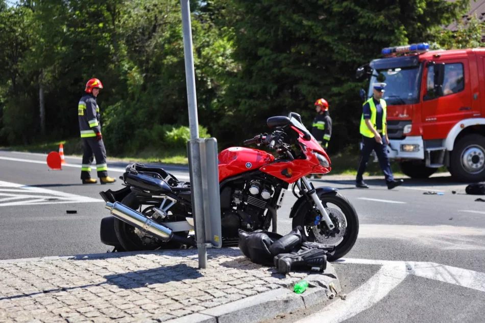 Zderzenie motocykla i samochodu osobowego na "krajówce" - zdjęcie 4