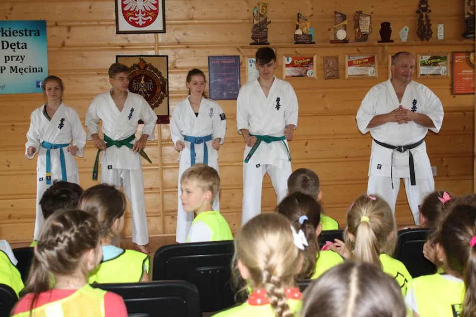 Mistrzowie karate czytali dzieciom - zdjęcie 7