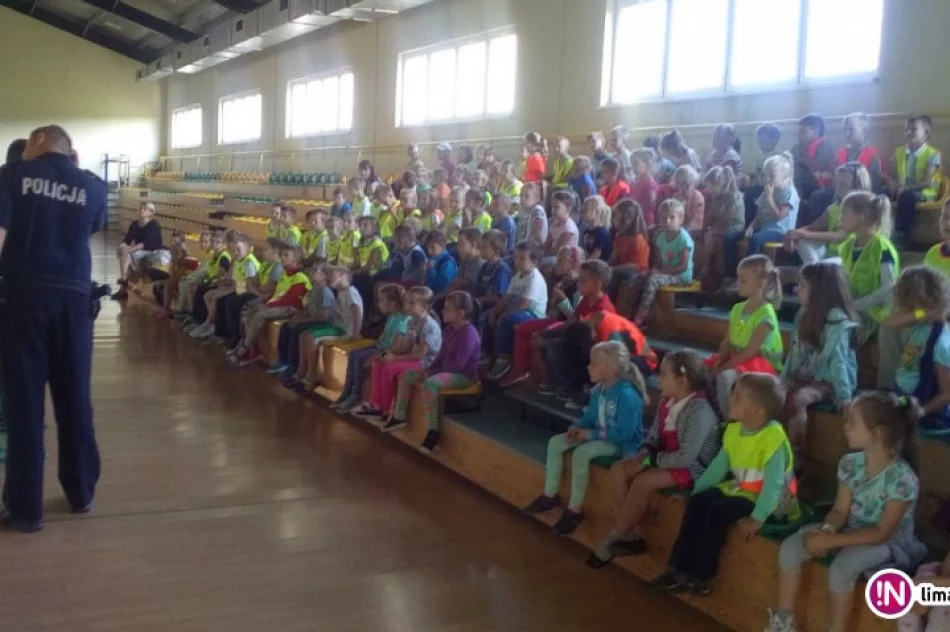 Policjanci spotkali się z najmłodszymi uczniami - zdjęcie 2
